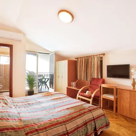 Oda ve Kahvaltı Sveta Eufemija Bed End Breakfast Ii