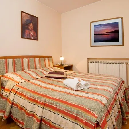 Oda ve Kahvaltı Sveta Eufemija Bed End Breakfast Ii