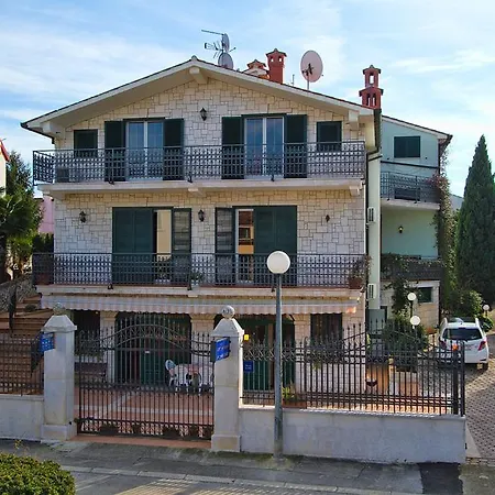 Oda ve Kahvaltı Sveta Eufemija Bed End Breakfast Ii