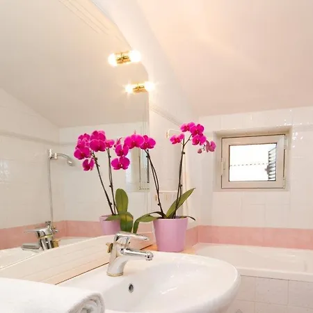 Oda ve Kahvaltı Sveta Eufemija Bed End Breakfast Ii